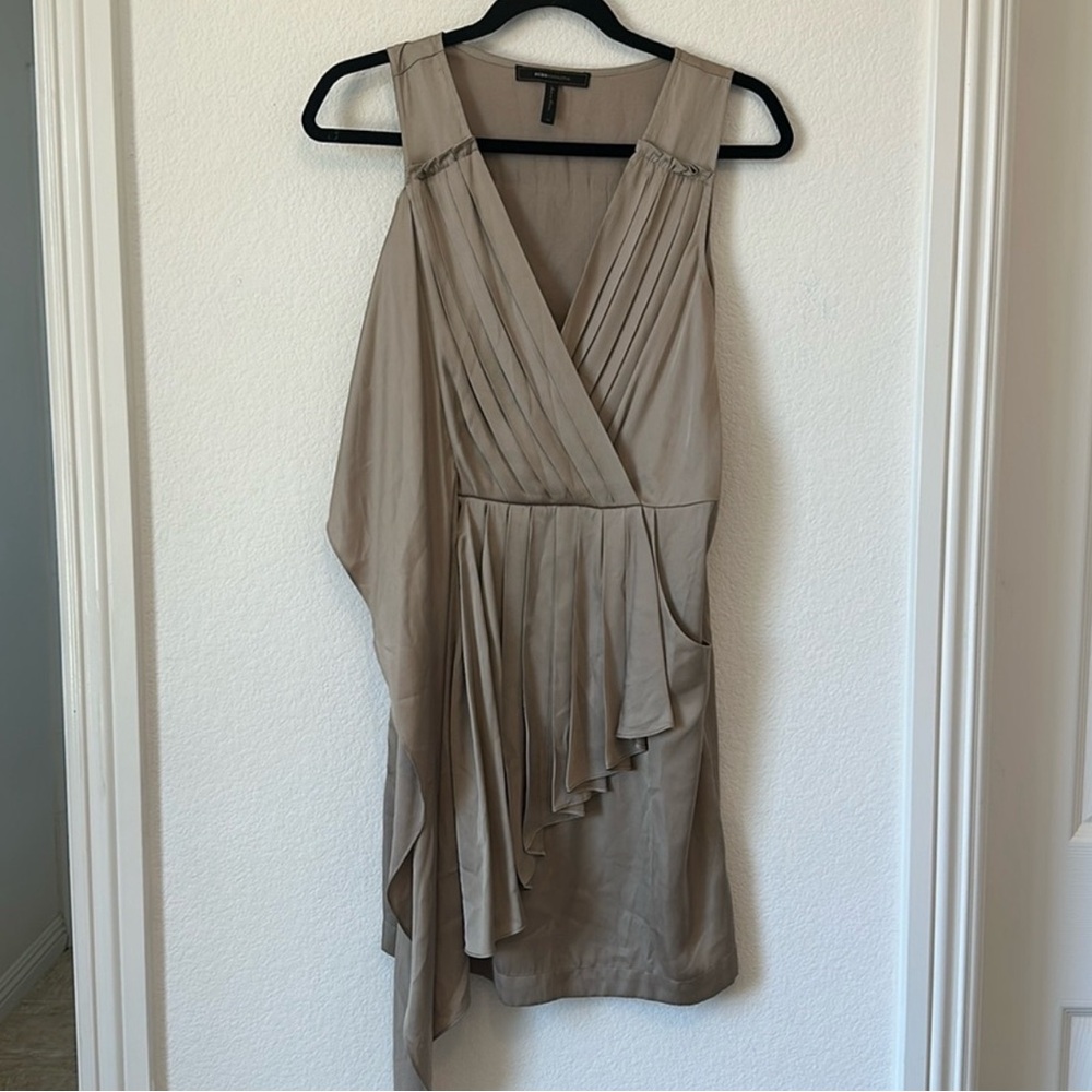 BCBG Max Azria Womens Dress does not come with belt